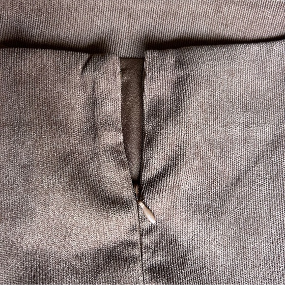 HYFVE Short Story Women's Brown Mini Pencil Skirt Front Side Slit L Brand New - Picture 7 of 7